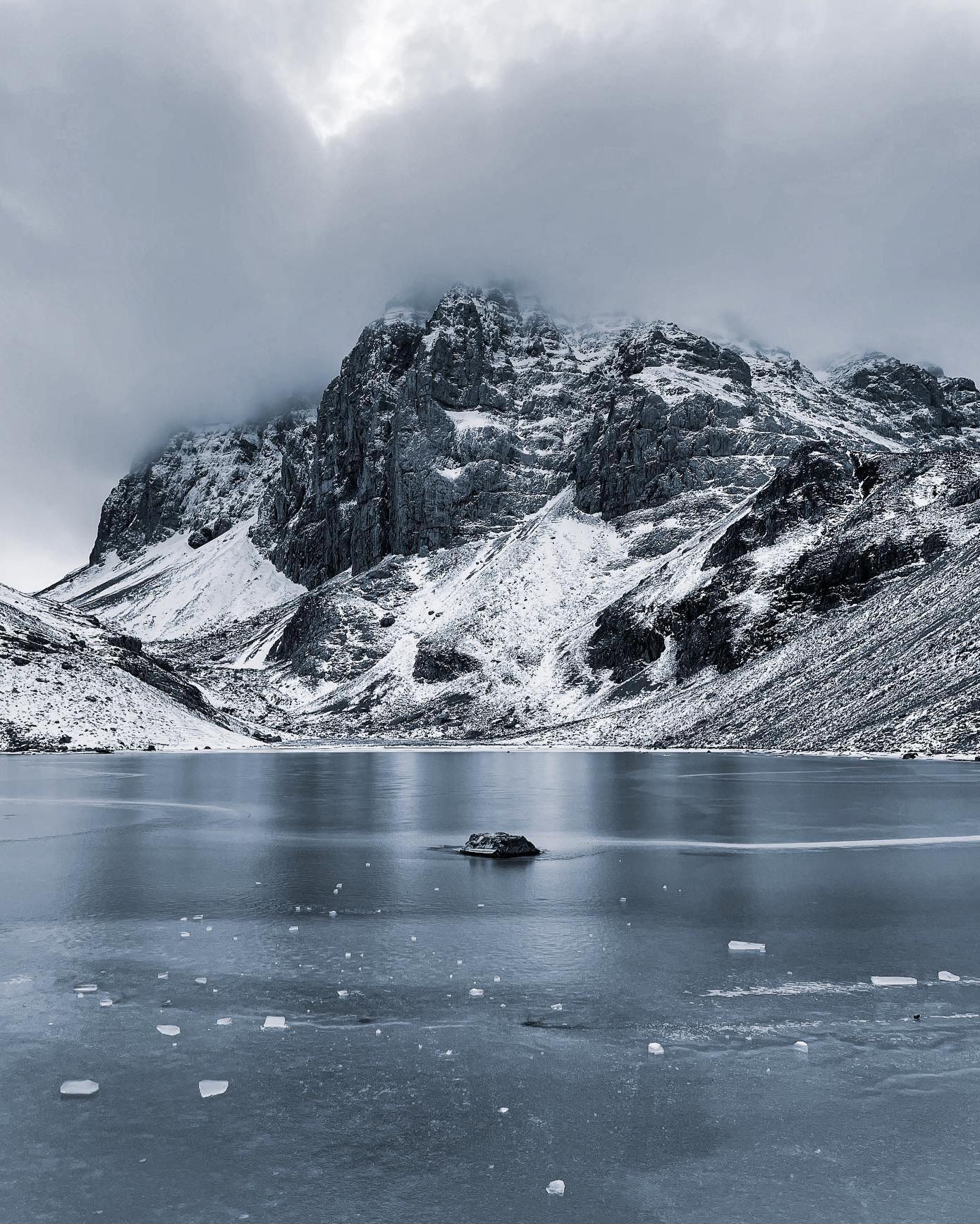 Dragon Lake of Mount Tymphe, Greece [OC] [1390x1737]

— u/Mercourios