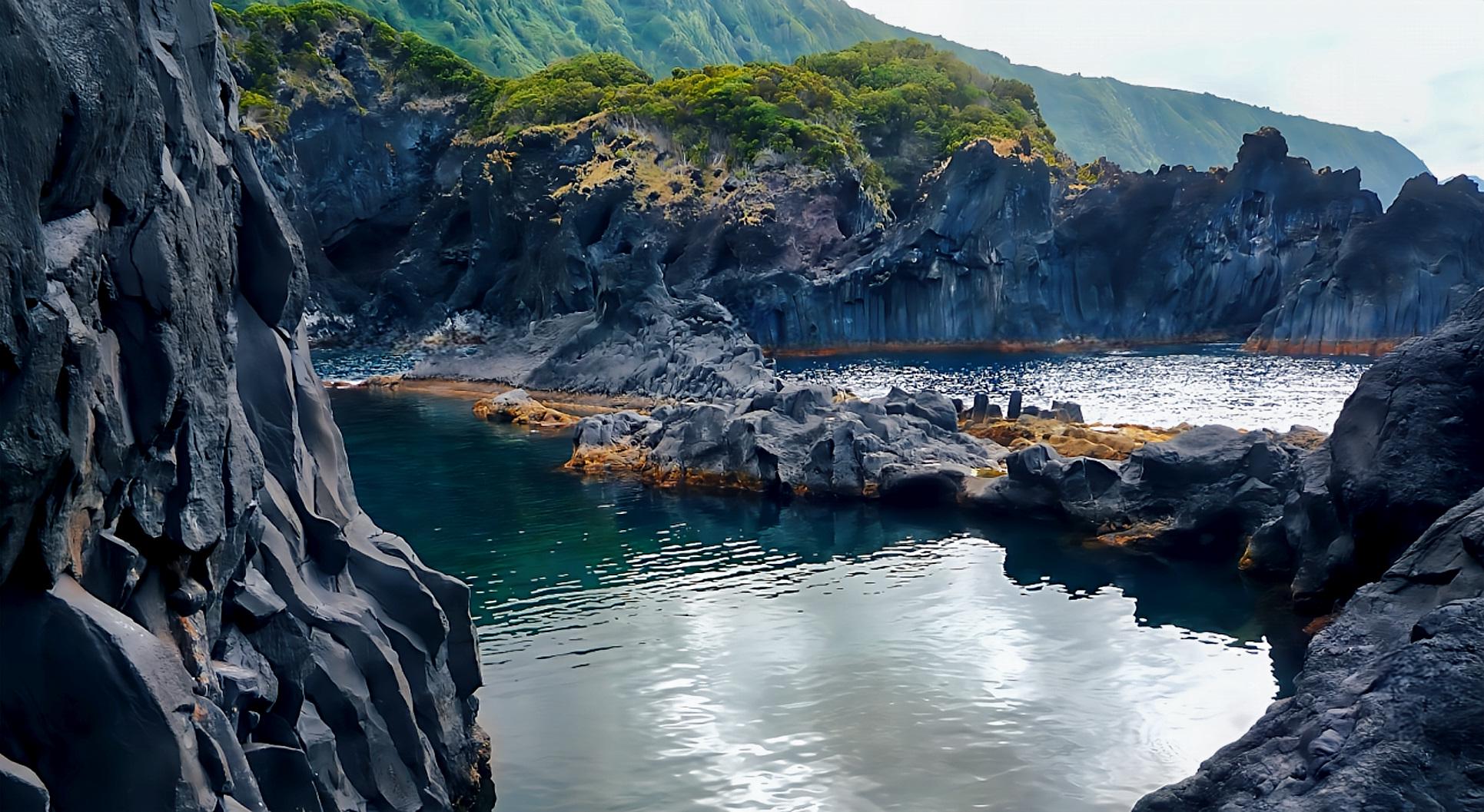 Piscina natural de Simão Dias(Fajã do Ouvidor/Isla São Jorge)Azores-Portugal [OC]1931×1057

— u/Gold-Lengthiness-760