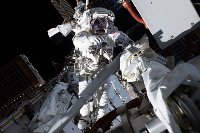 Two spacewalks on 29 October and 5 November will fit the space station's last two new solar arrays

Ссылка: https://orbi