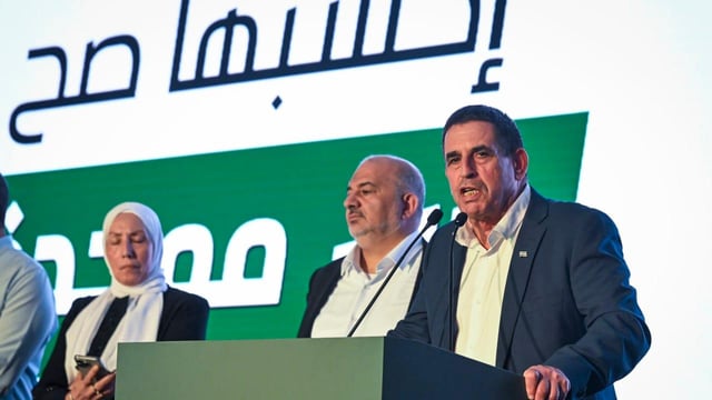 Golan calls on opposition bloc to form government with Arab parties

Ссылка: https://www.jpost.com/israel-election-2026/