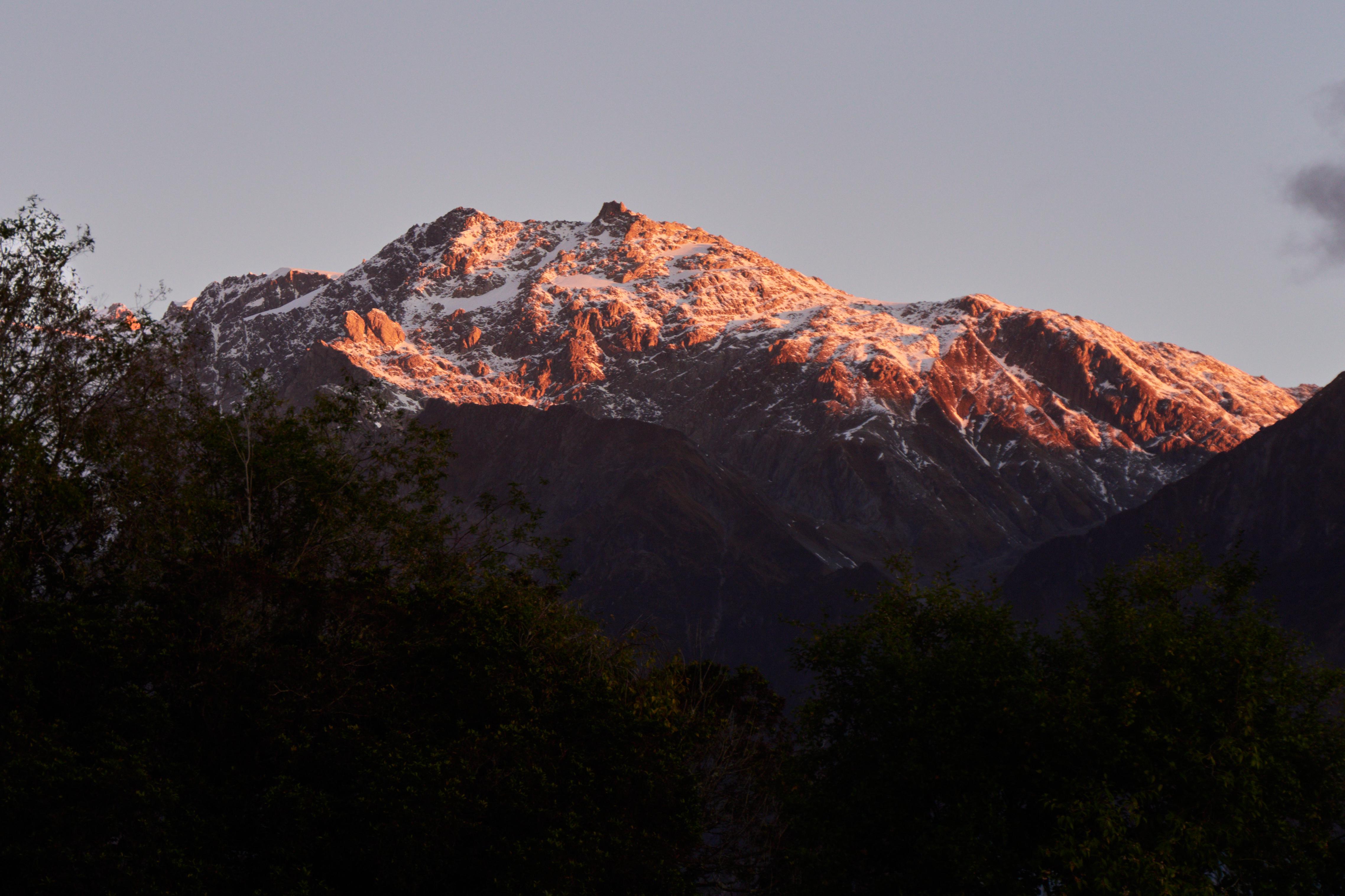 First light over the Southern Alps, New Zealand [OC] [4551x3034]

— u/sonderewander
