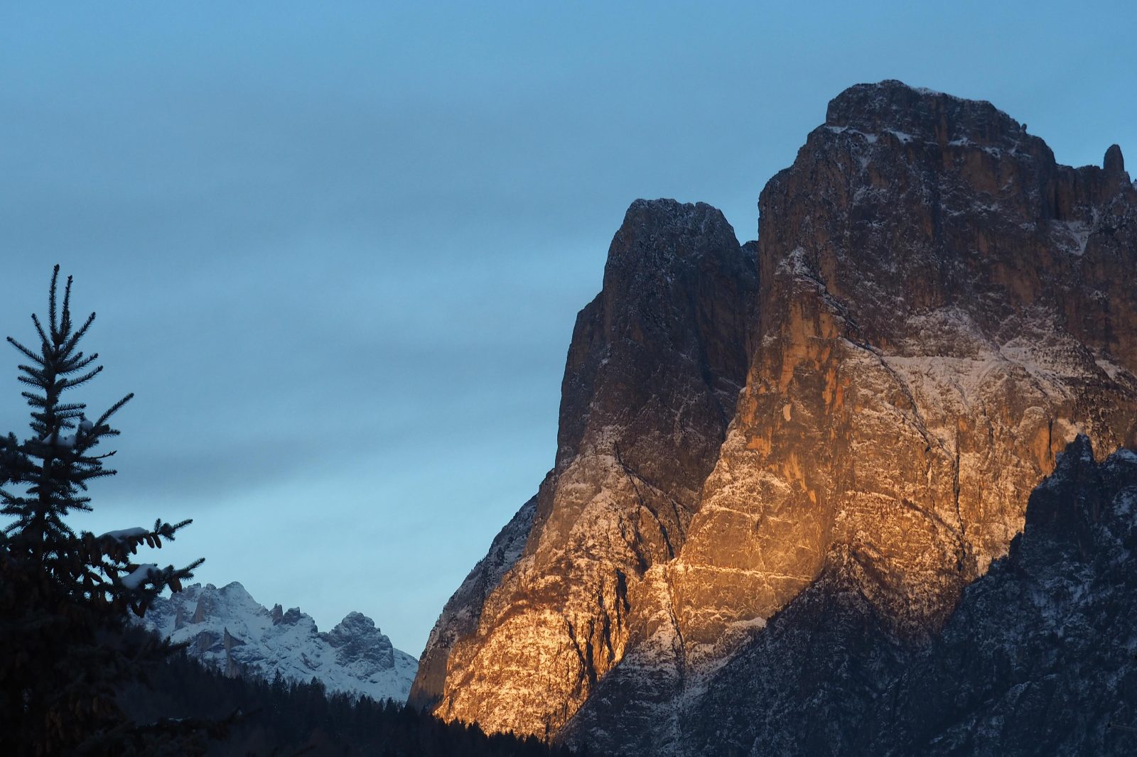 Dolomites, Italy [OC][3888×2591]

— u/antoWho
